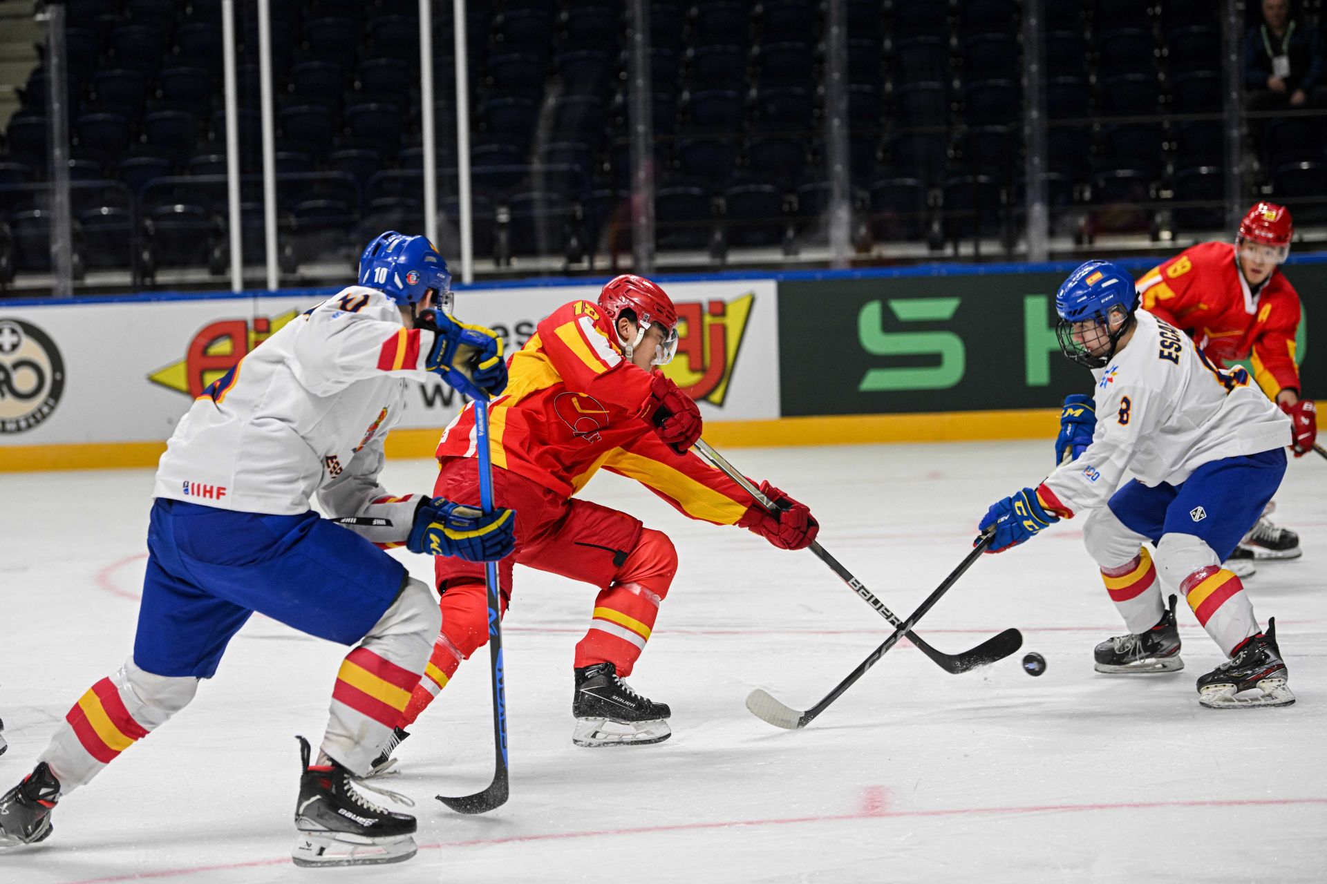 冰球热度飙升,网友热议不断 冰球热度飙升,网友热议不断