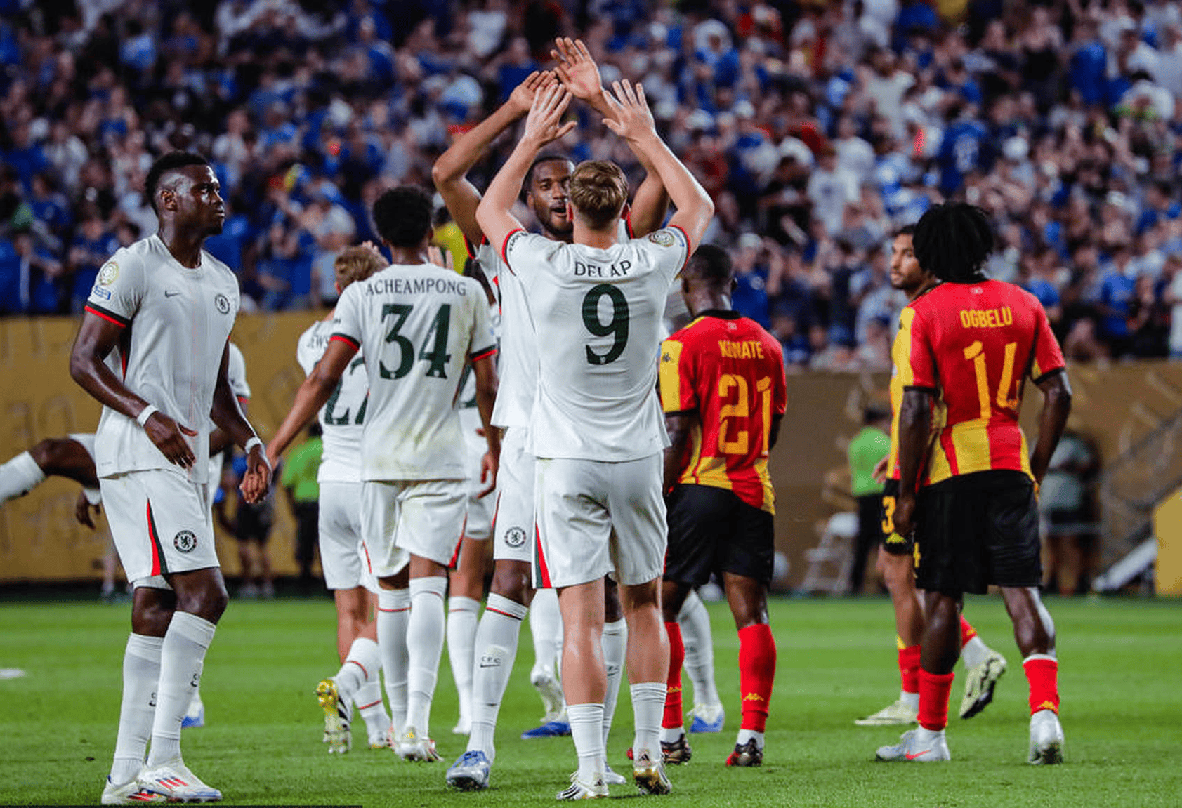 红牛二队完胜梅赛德斯,拉塞尔带队取胜 红牛二队完胜梅赛德斯,拉塞尔带队取胜