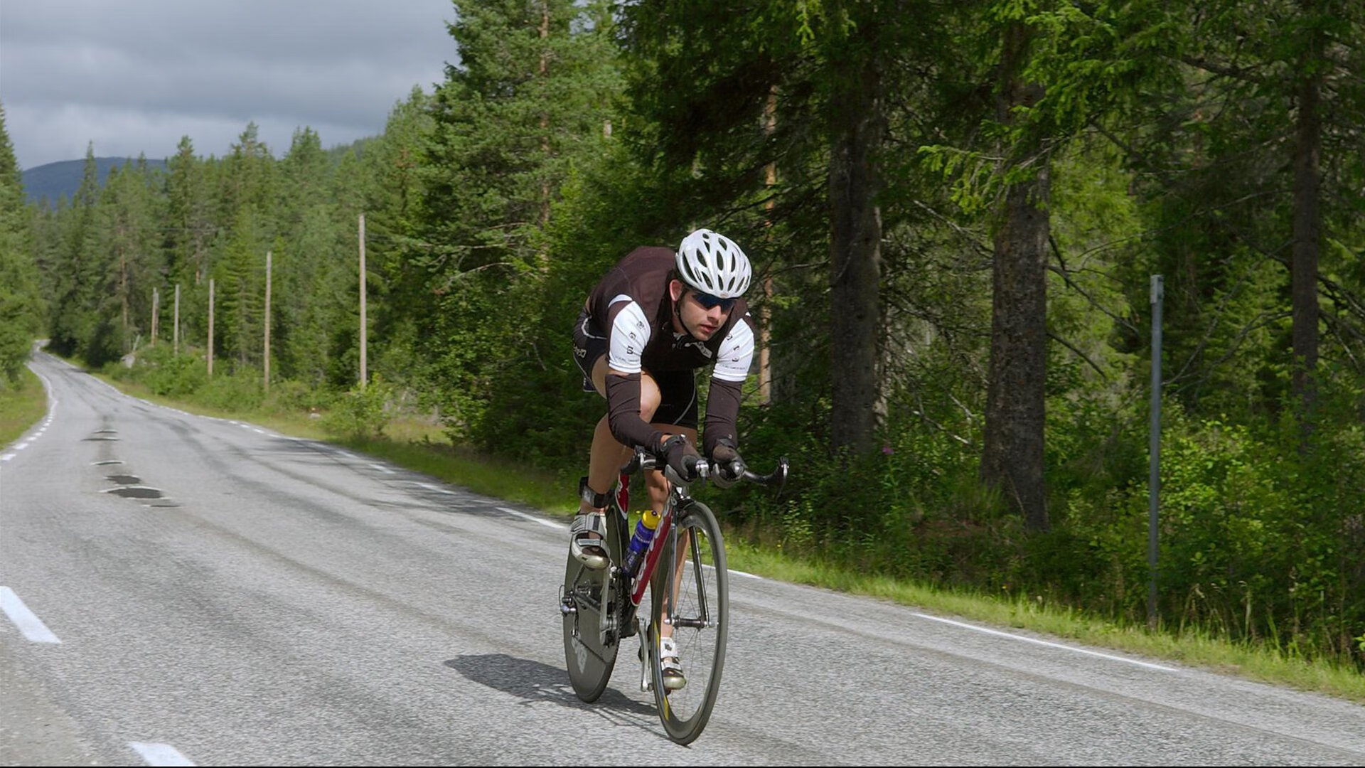 铁壁与闪电，硬仗的两种王者姿态