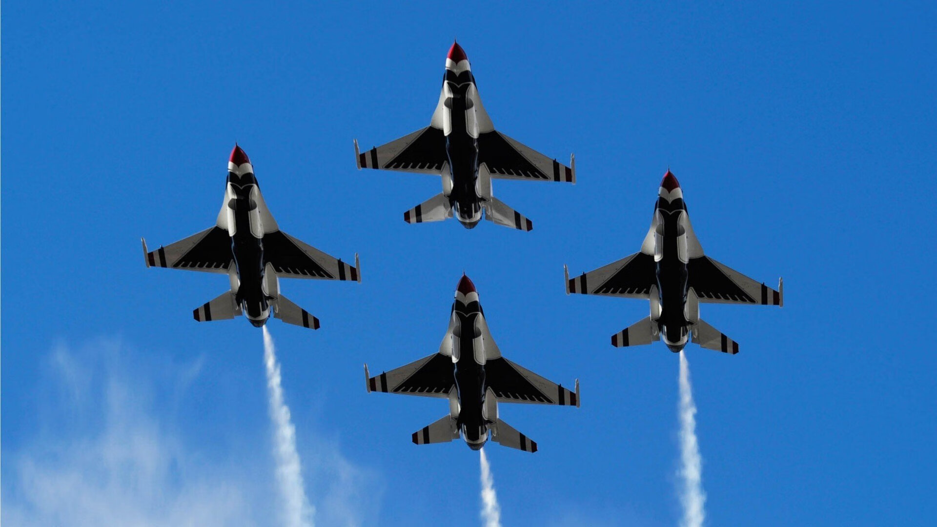 我为你构思了四个不同风格的标题，每个都指向一个独特的叙事角度