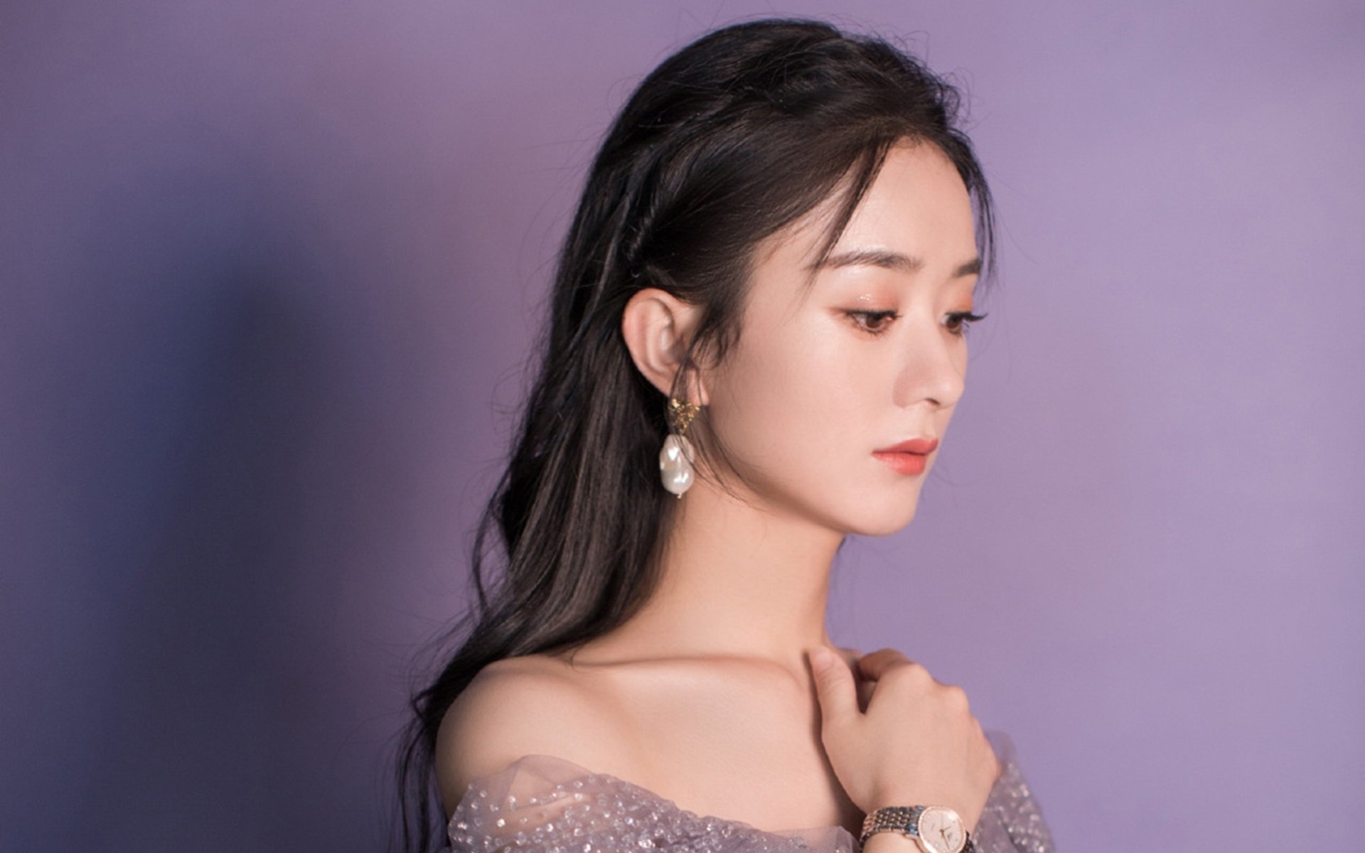 绿茵棋局，当塞尔维亚的铁骑碾过中场，贝林厄姆点亮世界杯关键之战